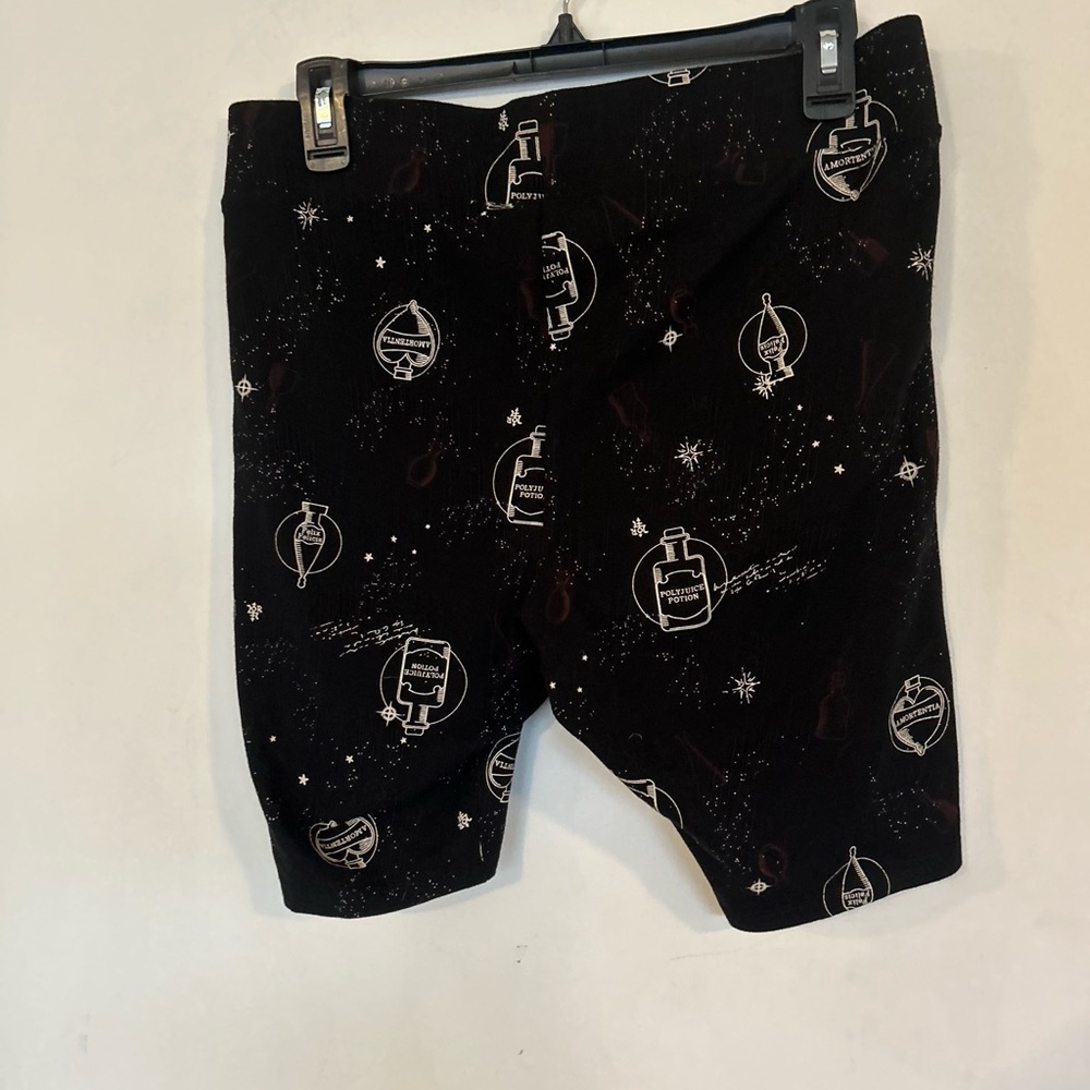 Torrid Harry Potter Size 1 Graphic Biker Shorts with White Potion Bottle Print - Picture 2 of 6